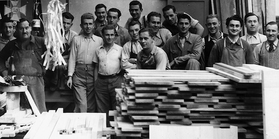 Foundation - image of the staff of a Basel carpenter's shop